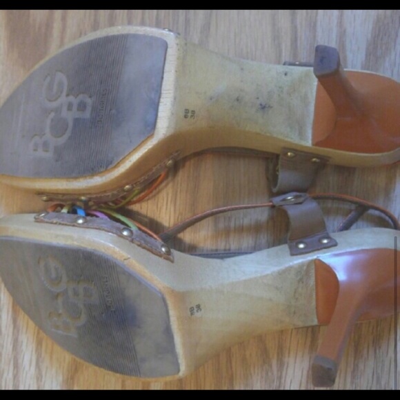 Cute wooden BCBG Sandals - Picture 3 of 3